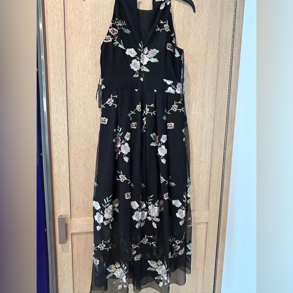 Beautiful Vince Camuto dress, never worn, size 2